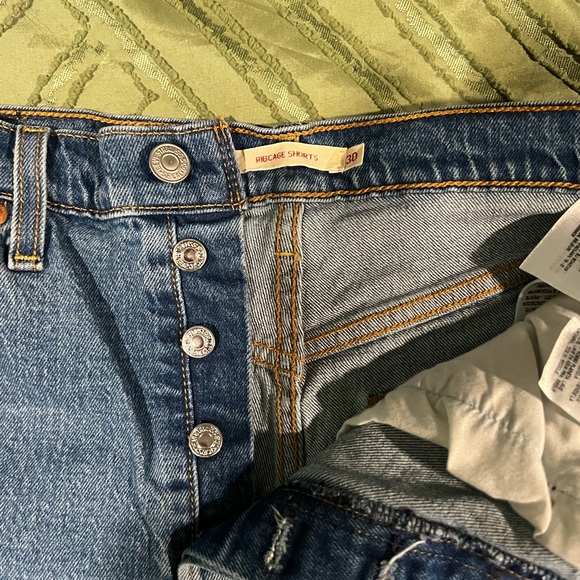 Levi’s 30 ribcage short - Picture 2 of 6
